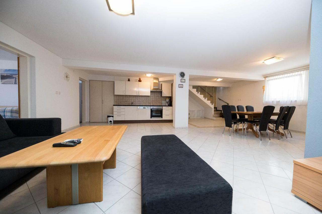 Moderne Souterrainwohnung Crikvenica Exterior photo